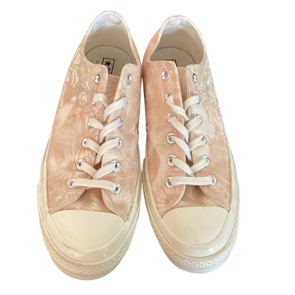 Converse Peachy Floral Embroidered Sneakers Women’s size 10 Men’s 8